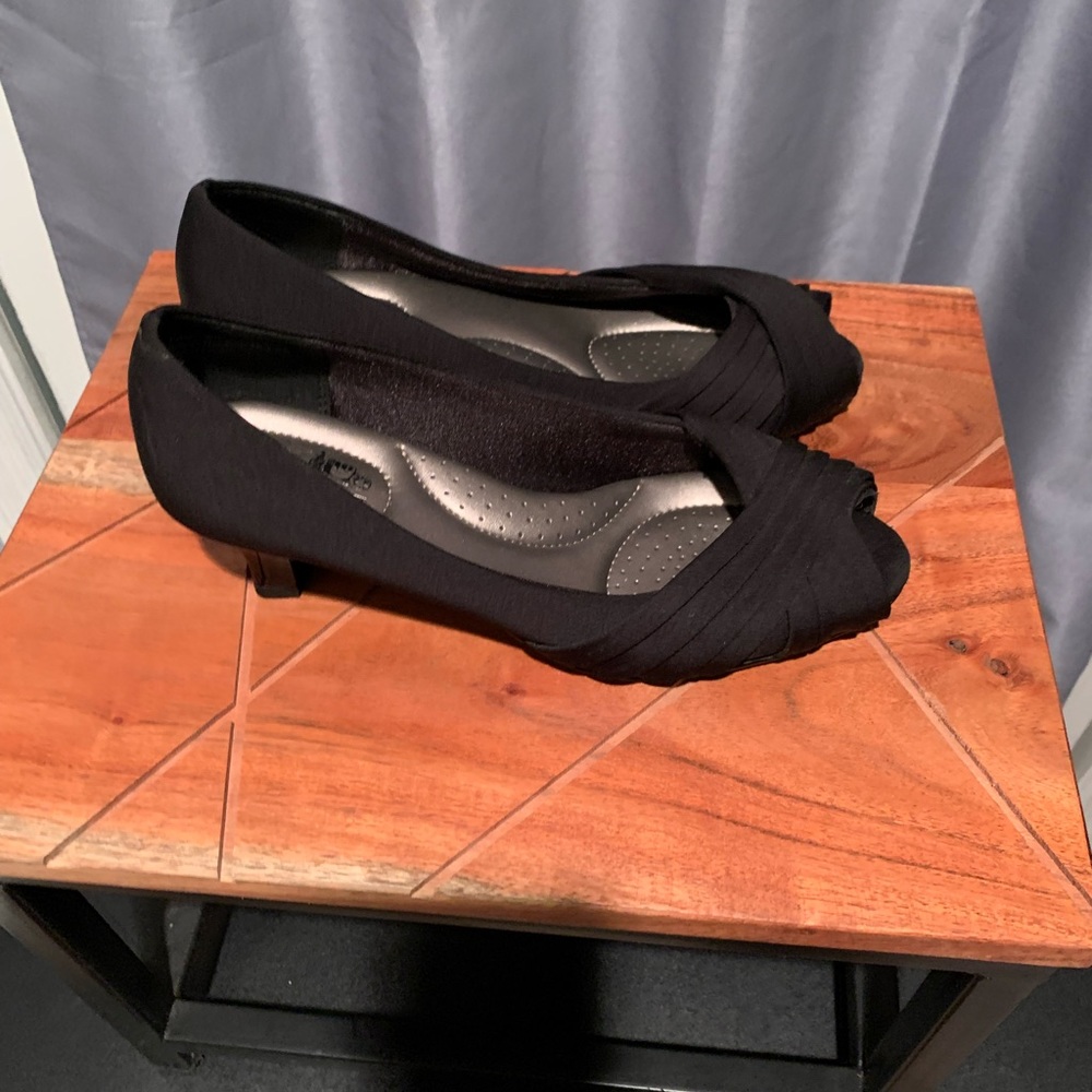 Black heels - Picture 3 of 3